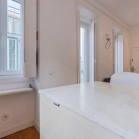 Apartment Lovely Madragoa 2 *